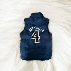 GAP KIDS® BOY’S ATHLETIC PUFFER VEST.